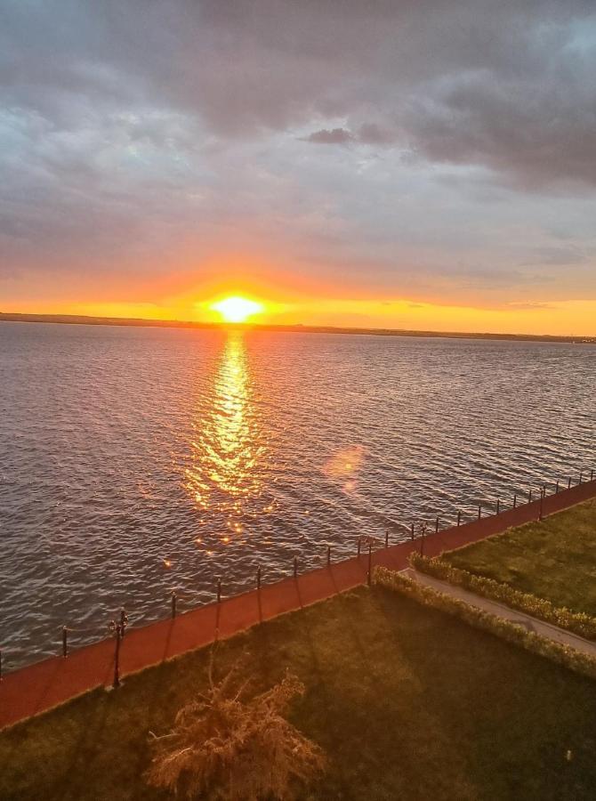 Deluxe Lake View Mamaia Dış mekan fotoğraf